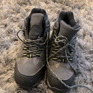Deer stags unisex kids hiking boots waterproof 4.5 youth’s EUC